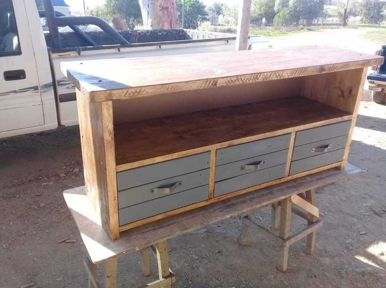 bulky plasma tv stand